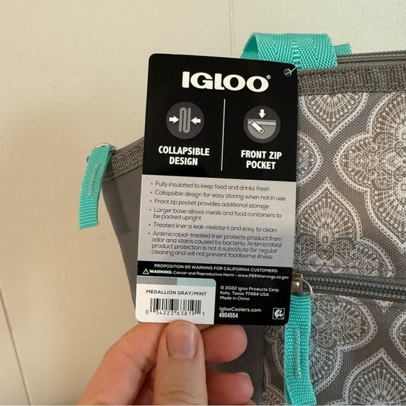 Igloo Cooler new with tags Gray with Teal Straps - Picture 2 of 6